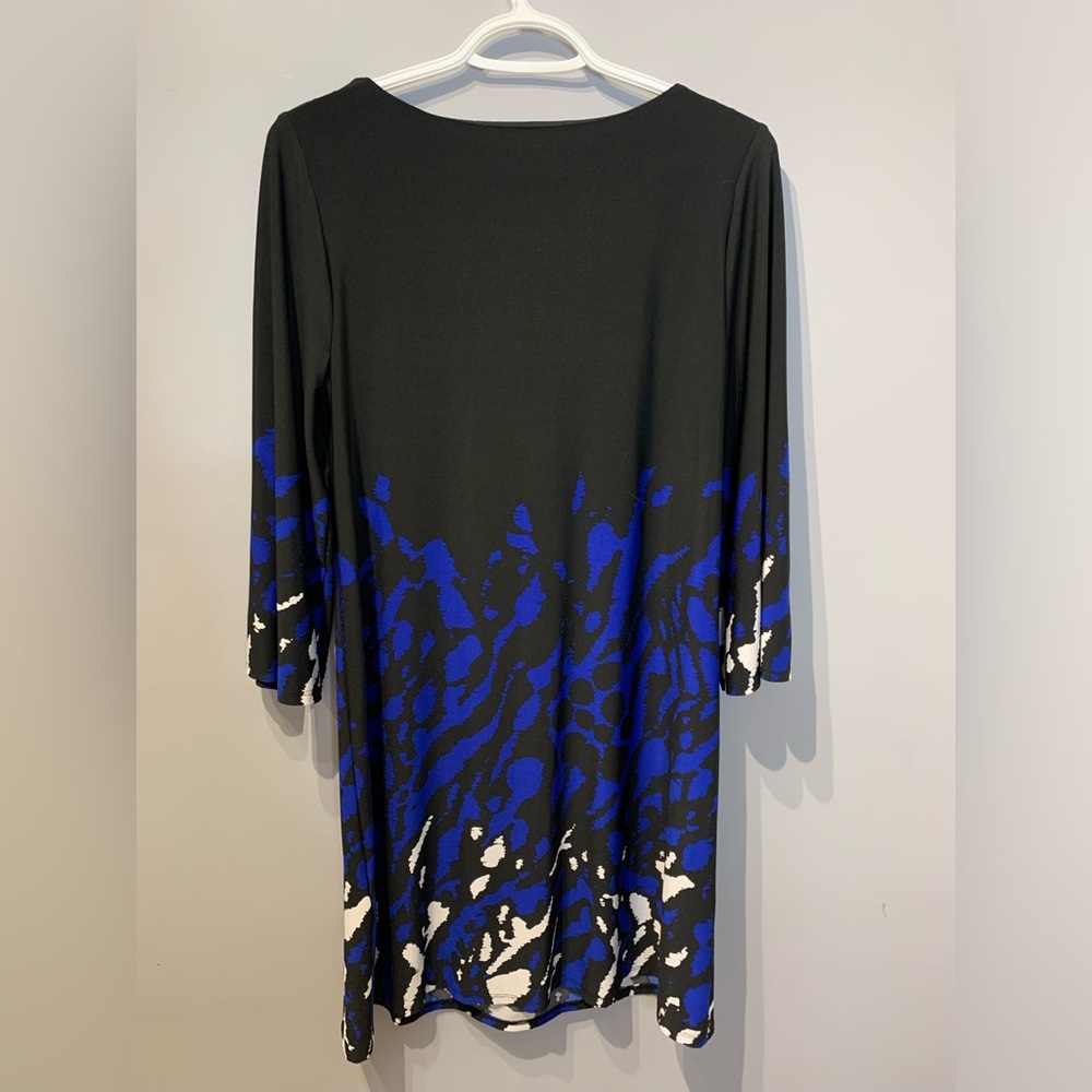 Windsmoor Black and Blue Pleated and Stretchy Shift Dress - Picture 3 of 5